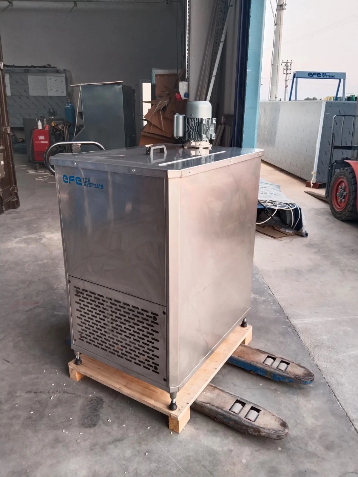 EFE Ice Systems 10-mould block ice machine on a pallet, ready for shipment to Burundi
